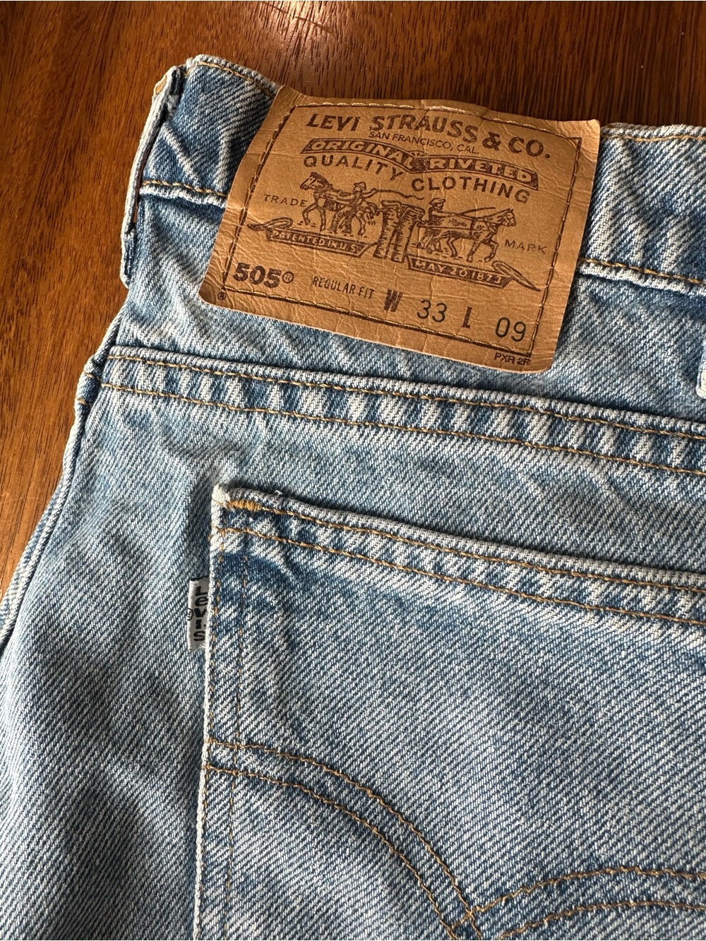 Vintage 1998 Levi's 505 Black Batwing Regular Fit Denim Shorts Jorts Mens Sz 33